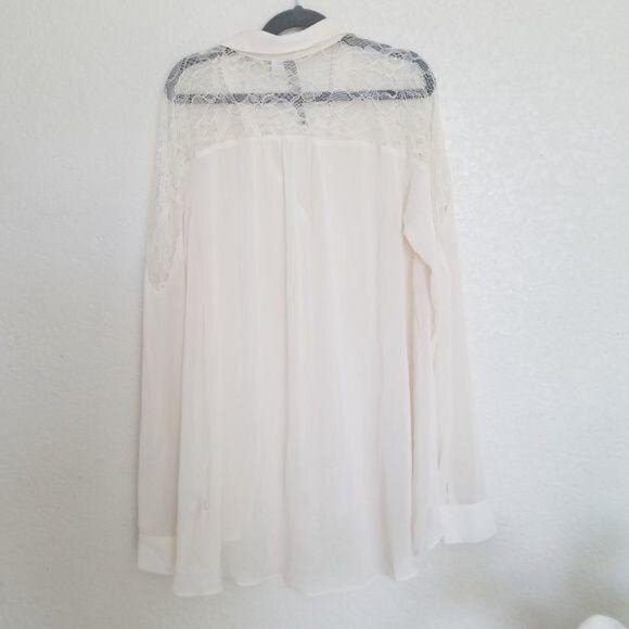 Lauren Conrad Sheer Lace Panel button front Blouse With Long Sleeves size small - Picture 2 of 8